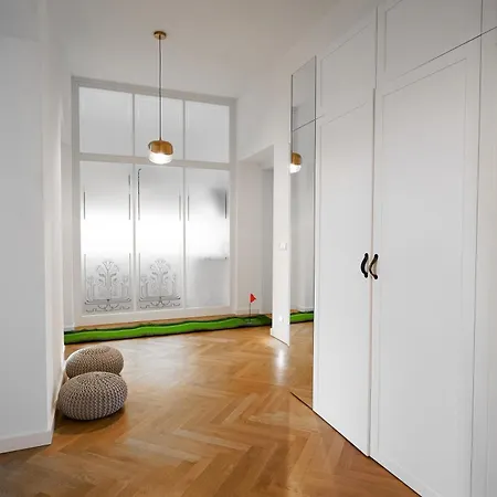 Elegant Garden Near Main Station 布拉格