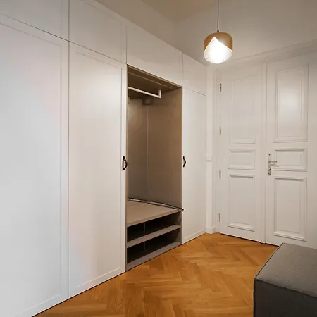 Apartamento Elegant Garden Near Main Station *