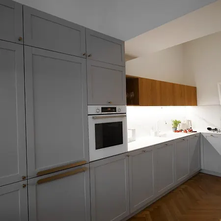 Apartament Elegant Garden Near Main Station Praga